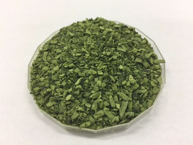 「BSC工法」で使われる自然資材「BSC-1」の写真です。緑色の細かい粒の形をしています。